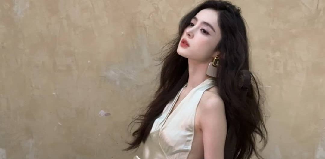 古力娜扎：置身油画梦境，响起月光协奏曲