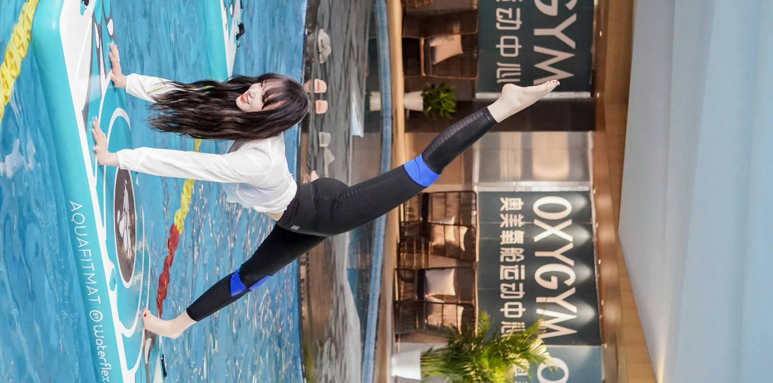 程潇瑜伽裤健身，身材适中健康之美