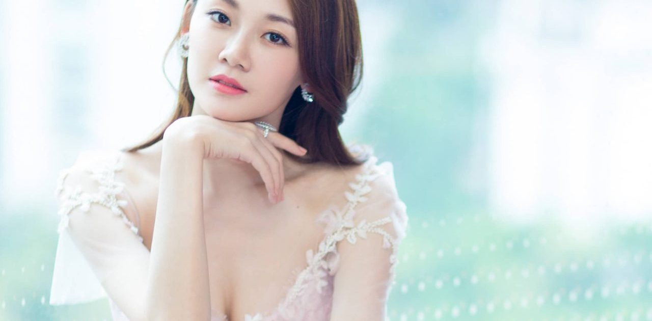 苗苗，一袭白色纱裙，妥妥的气质美人