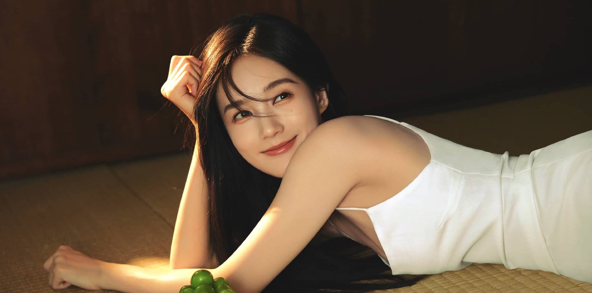 李一桐，柔美白裙小清新写真，洁净如画的少女气息