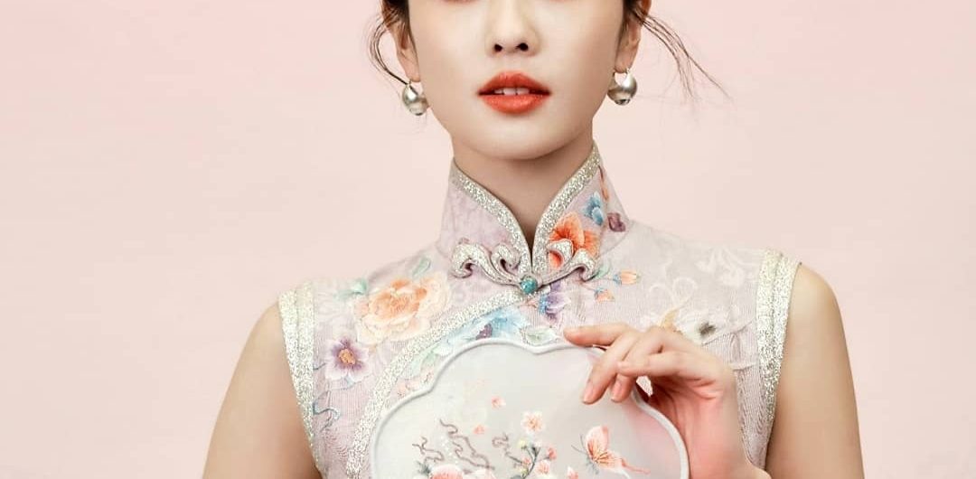 白鹿壁纸：东方韵味，旗袍佳人