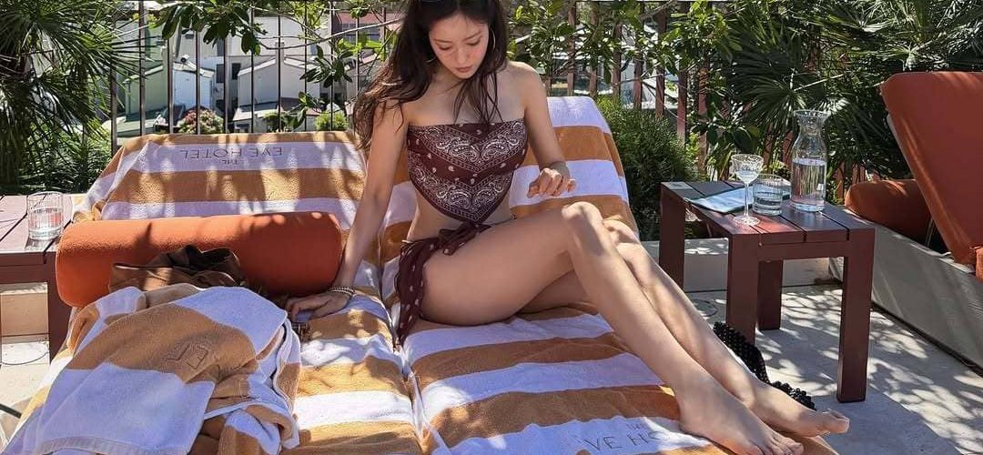 朴孝敏，ins泳装更新