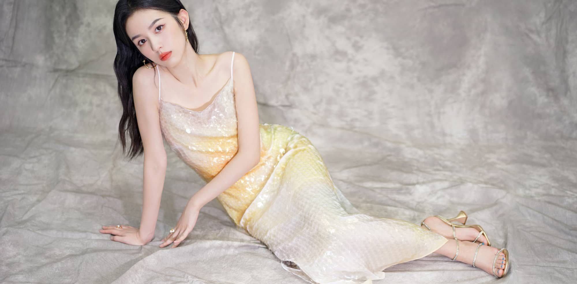 周也光脚丫妆造美图集