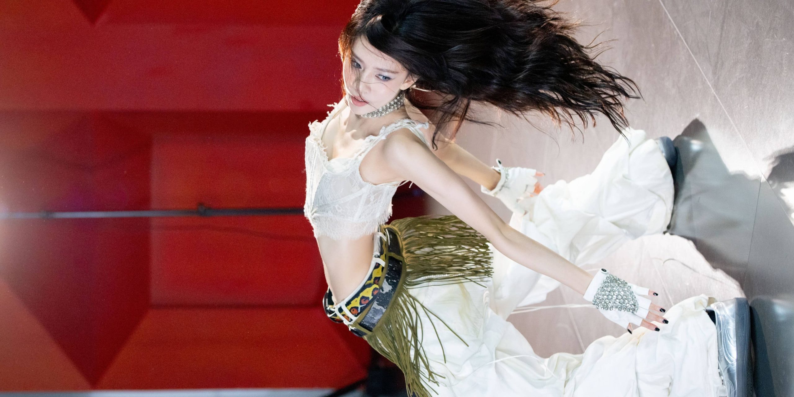 宋妍霏乘风2025，这小蛮腰好生羡慕