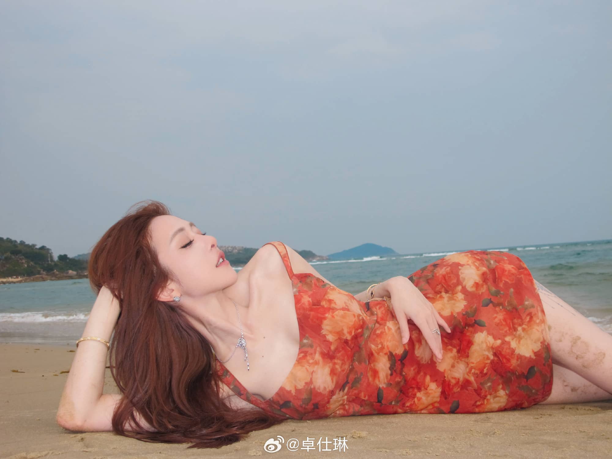 卓仕琳 造型图1