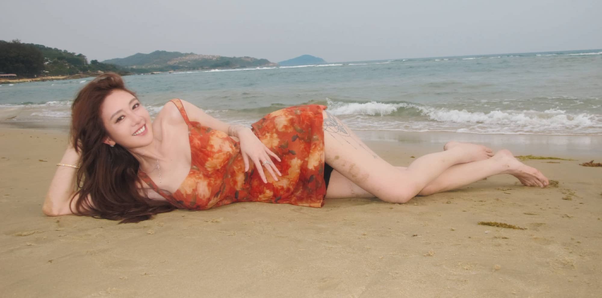 卓仕琳｜一组海滩浪漫穿搭美拍