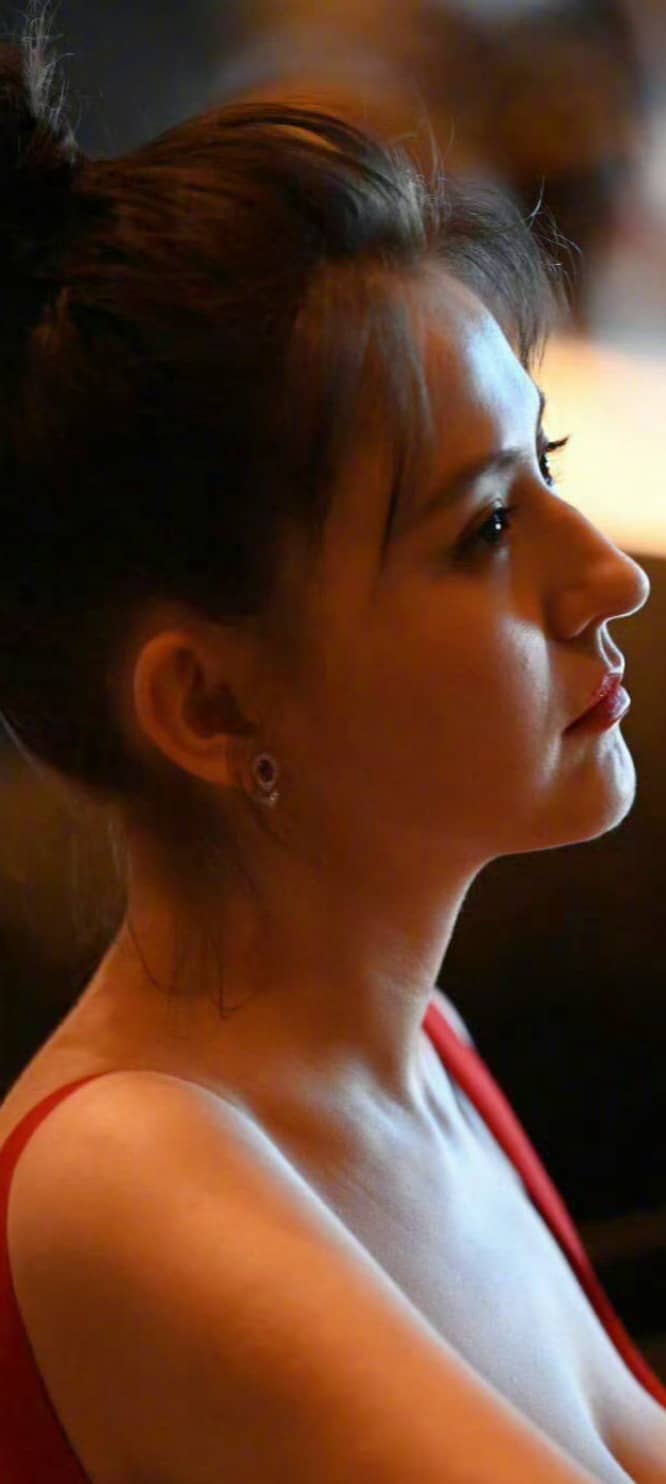 热依扎 造型图4