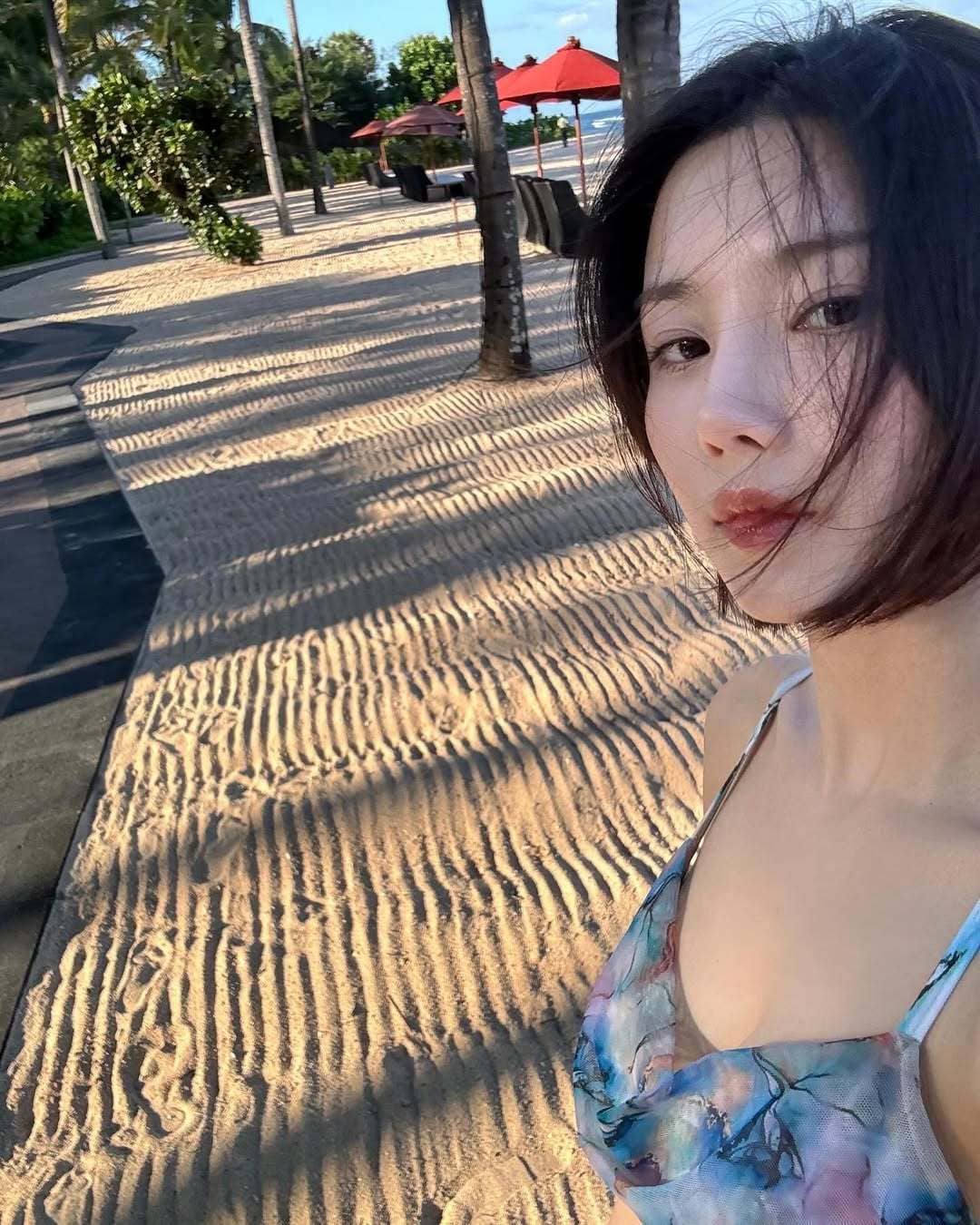 权恩妃 造型图6