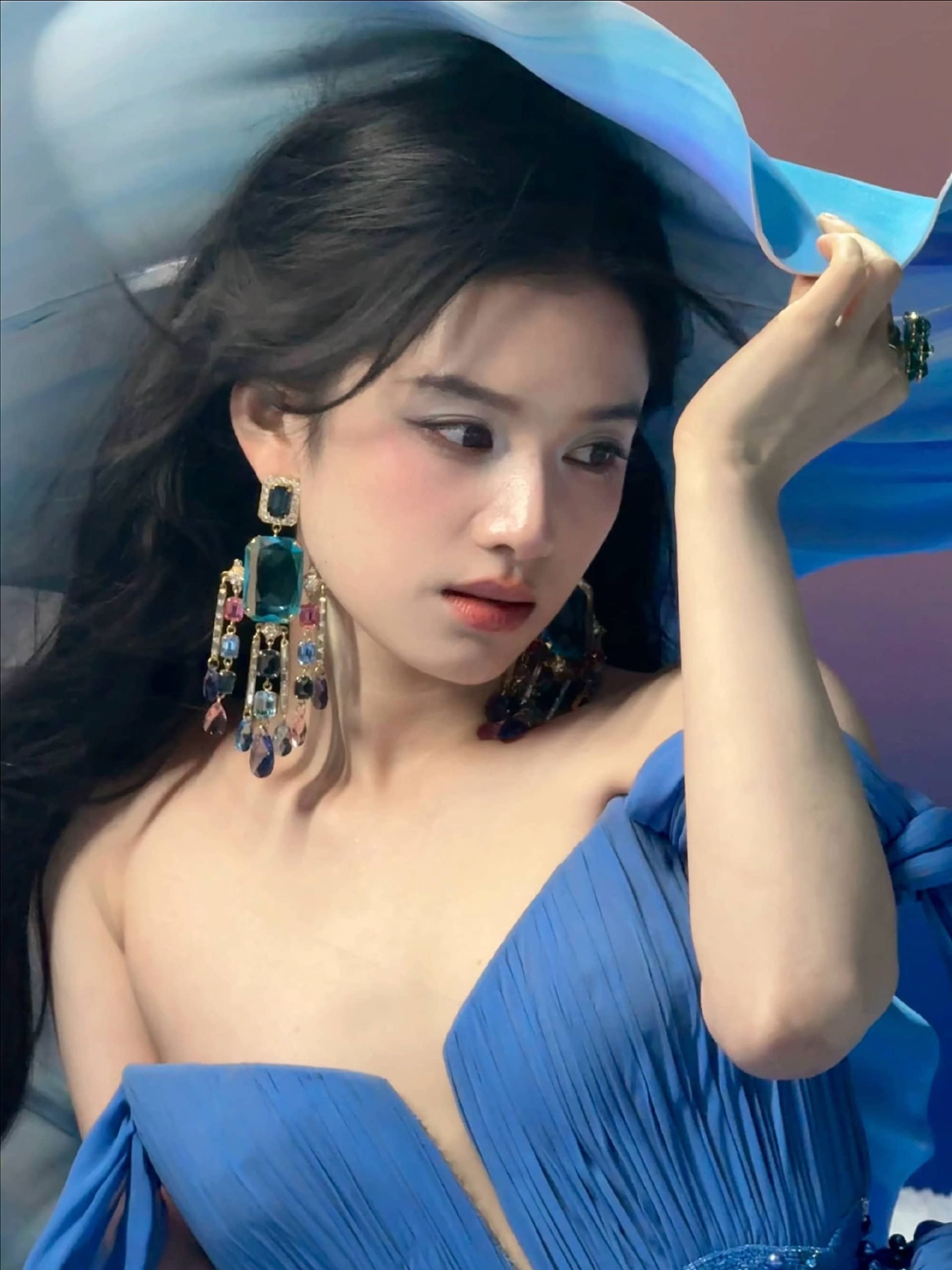 张婧仪 造型图1